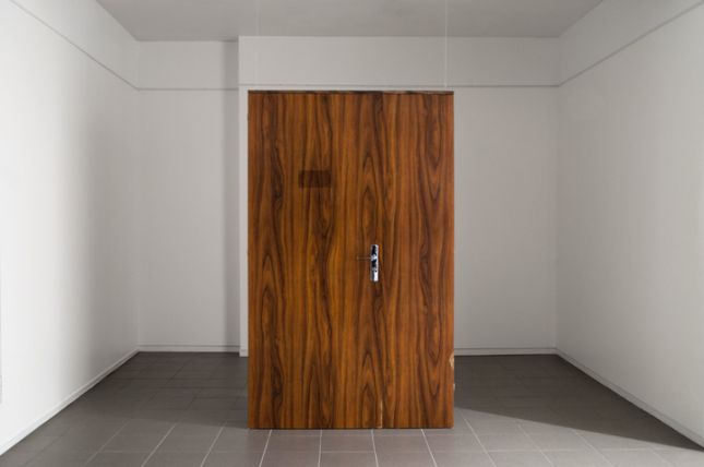 Özlem Sulak, Untitled (2011), Cité International des Arts Paris, atelier door, 220cm x 180cm © Özlem Sulak Özlem Sulak, Untitled (2011), Cité International des Arts Paris, atelier door, 220cm x 180cm © Özlem Sulak