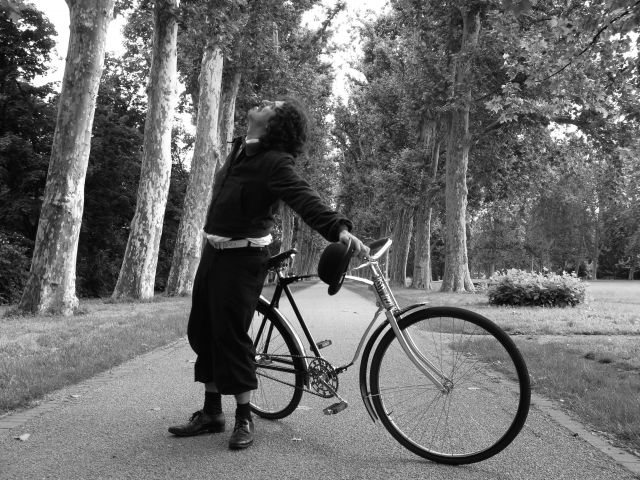 Rainer Ganahl, Ce qui roule – That which rolls – Early Forms of Rollin’ Rock, 2008, Photograph made during video production © Rainer Ganahl