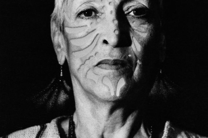 Meret Oppenheim, Porträt mit Tätowierung, 1980, Privatsammlung, Bern, Foto: Heinz Günter Mebusch, Düsseldorf © VBK, Wien, 2013